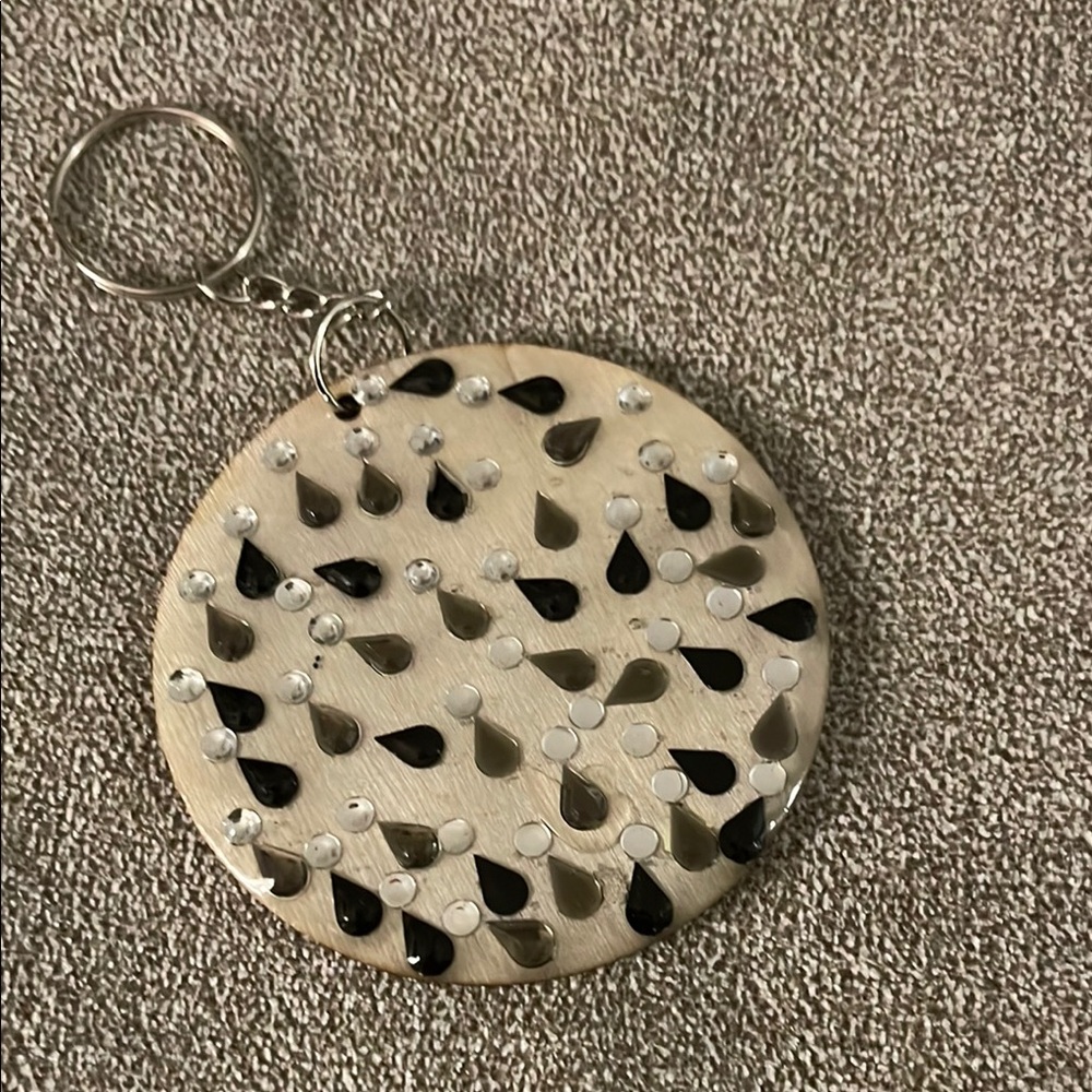 Elegant Black and Silver Pendant Keychain